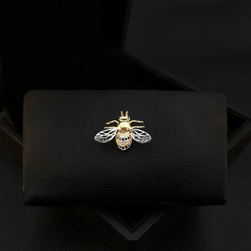 Little Bee Brooch for Women Suit Cute Cartoon Golden Insect Collar Pin Rhinestone Jewelry Clothing Accessories Lapel Buckle 3986
Little Bee Brooch for Women Suit Cute Cartoon Golden Insect Collar Pin Rhinestone Jewelry Clothing Accessories Lapel Buckle 3986