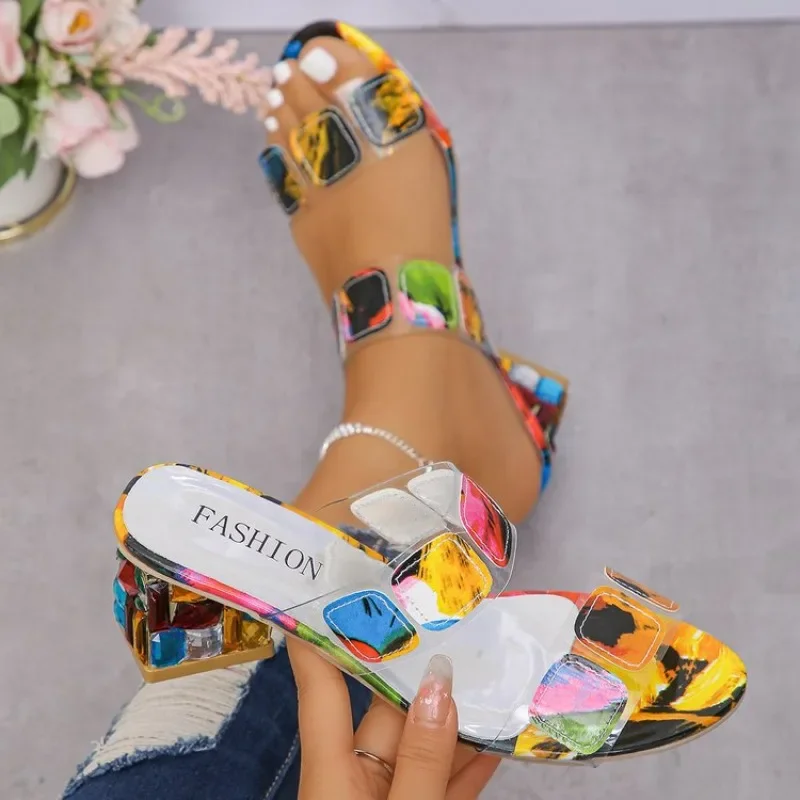 Women's fashionable open-toe sandals with rhinestones and thick heels, suitable for outdoor wear in European and American style.
Women's fashionable open-toe sandals with rhinestones and thick heels, suitable for outdoor wear in European and American style.