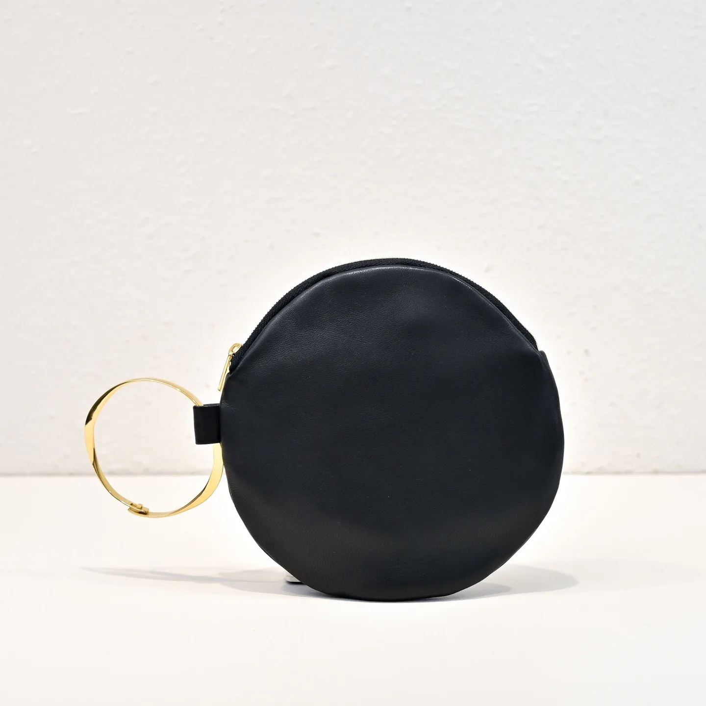2025 women top quality Genuine Leather patchwork pure steel gold bracelet lady's bag round handbag
2025 women top quality Genuine Leather patchwork pure steel gold bracelet lady's bag round handbag
