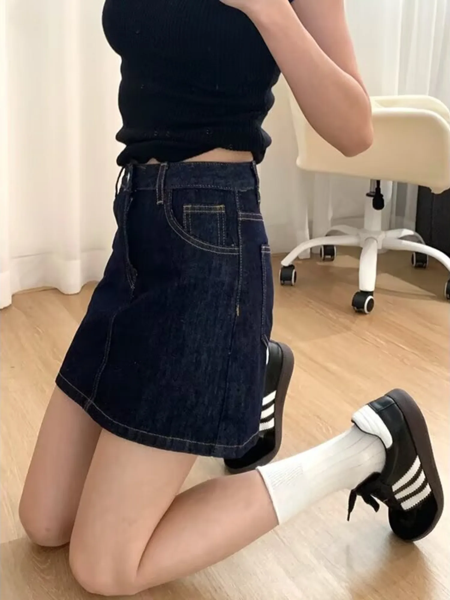 Women's Dark Wash Denim Mini Skirt High Waist Rivet Pocket A-Line Jean Skirt XS-4XL
Women's Dark Wash Denim Mini Skirt High Waist Rivet Pocket A-Line Jean Skirt XS-4XL