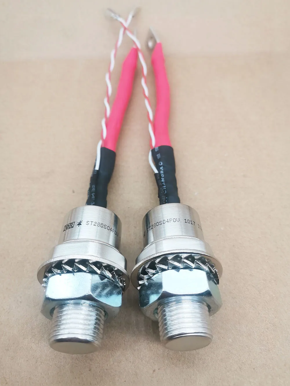 1PCS ST280S04P0V Thyristor
1PCS ST280S04P0V Thyristor