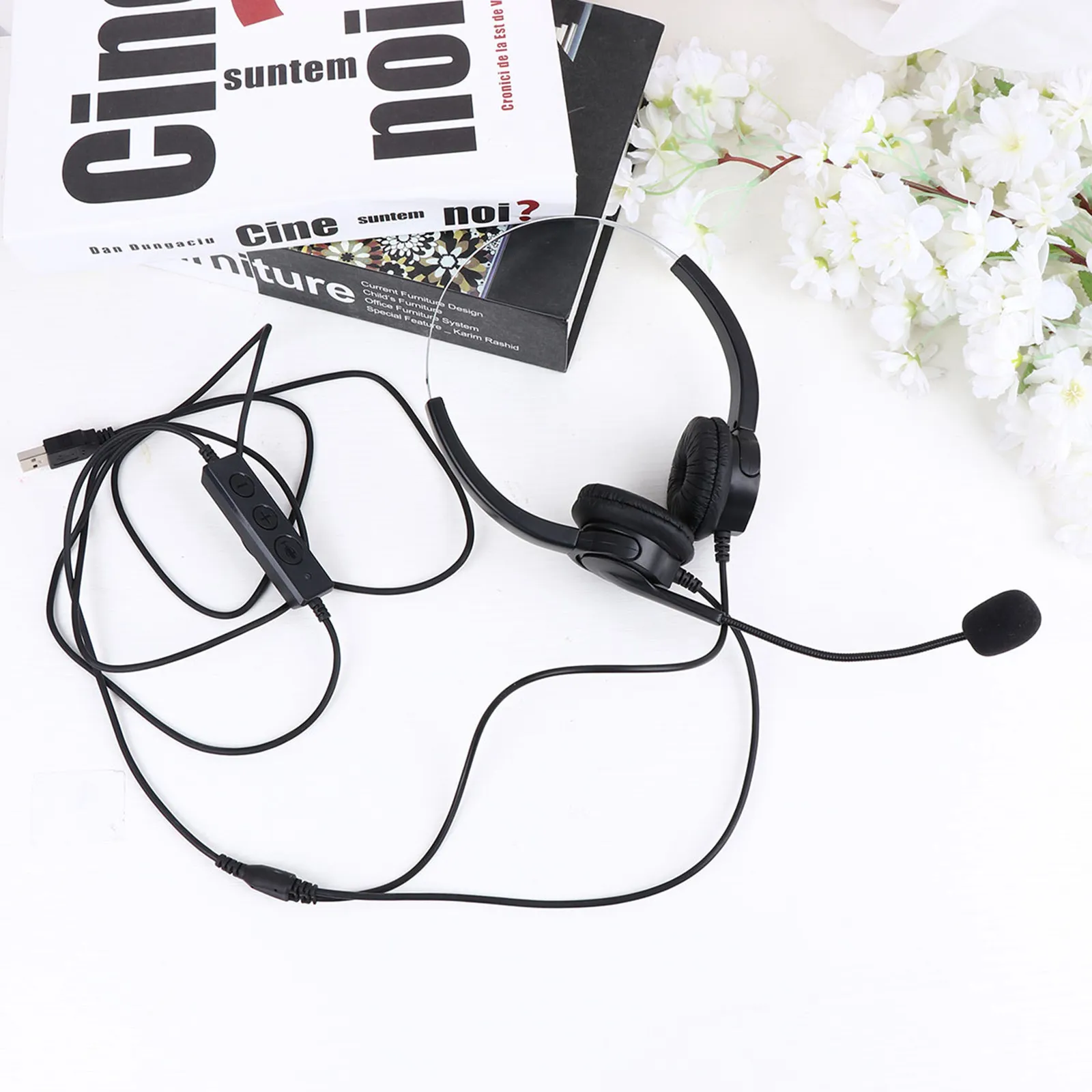 Head-Mounted Microphone Wired Dual Ear USB Portable Voice Amplifier Microphone Rotatable Boom Mic Ergonomic Design for Store
Head-Mounted Microphone Wired Dual Ear USB Portable Voice Amplifier Microphone Rotatable Boom Mic Ergonomic Design for Store