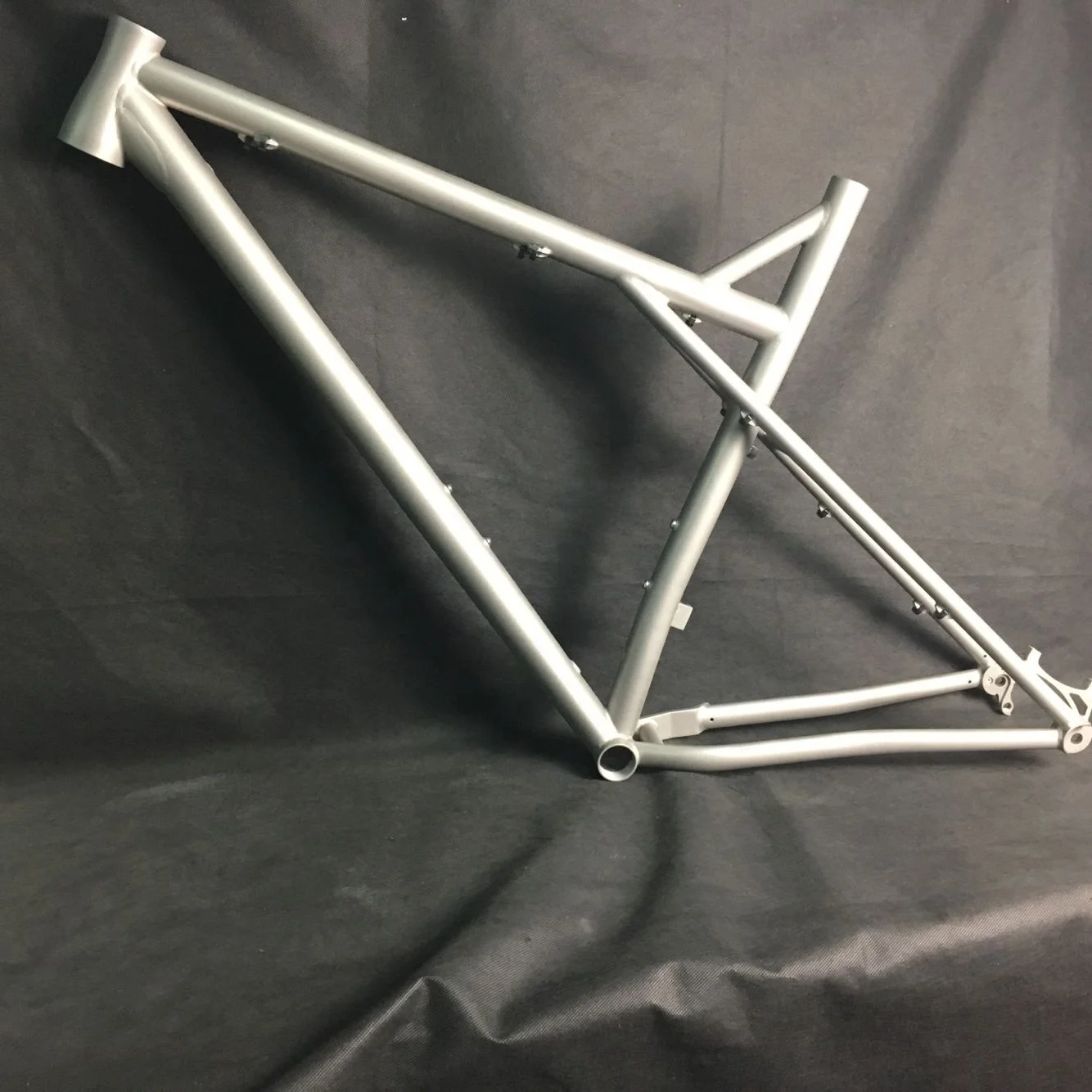 Hot Sale Custom-made Bicycle Frame Big Size 29er Post Mount Thru Axle Titanium Mtb Bike Frame
Hot Sale Custom-made Bicycle Frame Big Size 29er Post Mount Thru Axle Titanium Mtb Bike Frame