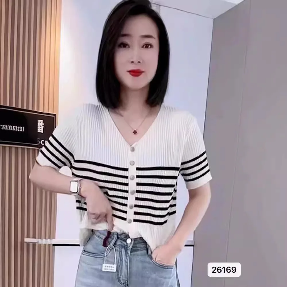 Summer Short Sleeve Knitted Cardigan Women Single-Breasted V-Neck Striped T-Shirt Woman Vintage Streetwear Thin Knitwear Top Wh2
Summer Short Sleeve Knitted Cardigan Women Single-Breasted V-Neck Striped T-Shirt Woman Vintage Streetwear Thin Knitwear Top Wh2