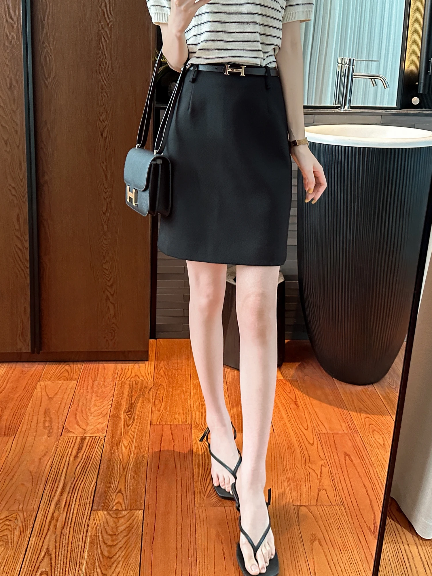 You See Black High Waist Half Skirt Slimming Essential Workwear Style A-Line Silhouette Zipper Closure Women's Fashion
You See Black High Waist Half Skirt Slimming Essential Workwear Style A-Line Silhouette Zipper Closure Women's Fashion