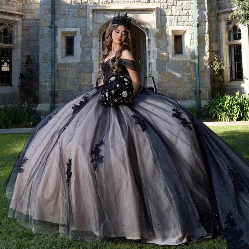 Black Shiny Princess Quinceanera Dresses Off Shoulder Applique Lace Beads Tull Sweet 16 Dress Ball Gown Vestidos 15 De Anos
Black Shiny Princess Quinceanera Dresses Off Shoulder Applique Lace Beads Tull Sweet 16 Dress Ball Gown Vestidos 15 De Anos