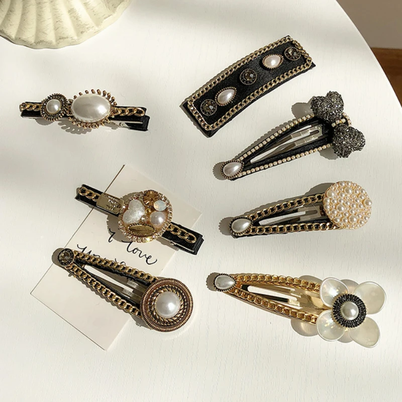Korean Vintage Metal Chain Flower BB Hair Clip Bangs Elegant Temperament Pearl Side Broken Retro Hairclip Accessories for Women
Korean Vintage Metal Chain Flower BB Hair Clip Bangs Elegant Temperament Pearl Side Broken Retro Hairclip Accessories for Women