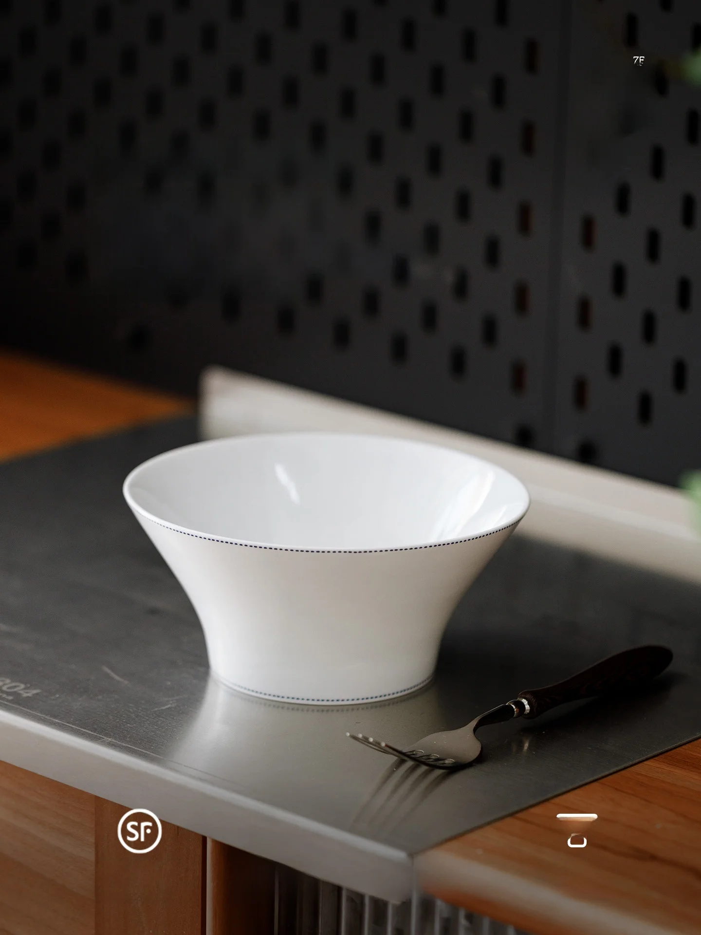 Zhejiaxue Cerc Bowl Simple Design Large Capaci Porcelain Soup Bowl Rice Bowl High Aesthetic Value Household Dining Bowl
Zhejiaxue Cerc Bowl Simple Design Large Capaci Porcelain Soup Bowl Rice Bowl High Aesthetic Value Household Dining Bowl