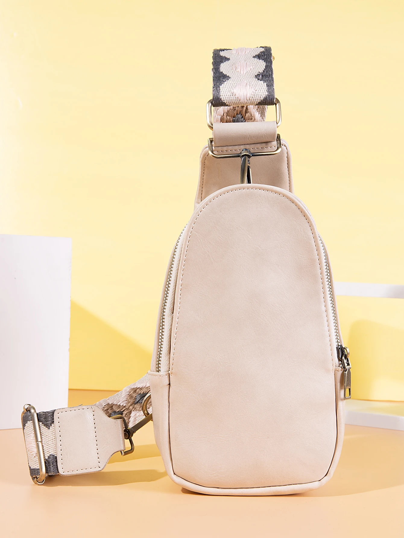 Lightweight Adjustable Wide Strap Crossbody Chest Bag, Fashion Geometric Decor Sling Bag, Multifunctional Portable Storage Pouch, Casual Outdoor Day Bag for Hiking, Camping, Walking, Road Trips, Daily Commute and All Kinds of Outdoor Activities for Women
Lightweight Adjustable Wide Strap Crossbody Chest Bag, Fashion Geometric Decor Sling Bag, Multifunctional Portable Storage Pouch, Casual Outdoor Day Bag for Hiking, Camping, Walking, Road Trips, Daily Commute and All Kinds of Outdoor Activities for Women