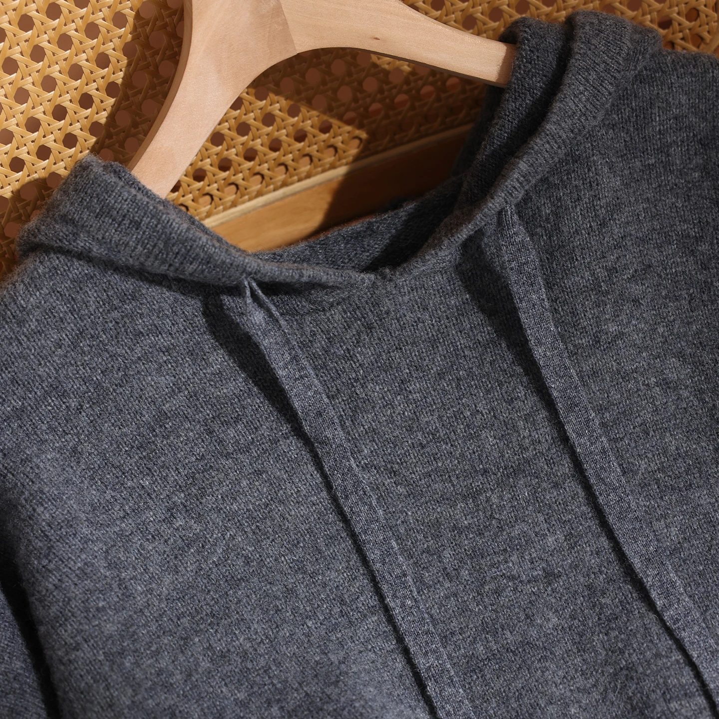 Autumn Winter Women Wool Hoodie Pullover Sweater 100% Pure Wool Knitwear Soft Warm Casual Dropping Sleeve Hooded Sweater Tops
Autumn Winter Women Wool Hoodie Pullover Sweater 100% Pure Wool Knitwear Soft Warm Casual Dropping Sleeve Hooded Sweater Tops