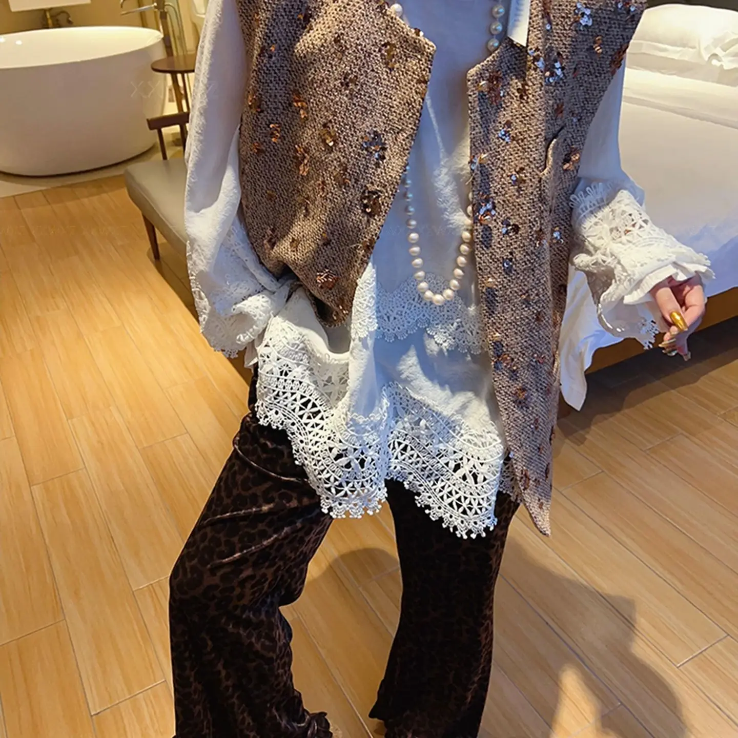 Gagarich Lace Slimming Versatile Casual Pants 2026 Autumn Spring New Fashion Retro Gold Velvet Leopard Print Pants
Gagarich Lace Slimming Versatile Casual Pants 2026 Autumn Spring New Fashion Retro Gold Velvet Leopard Print Pants