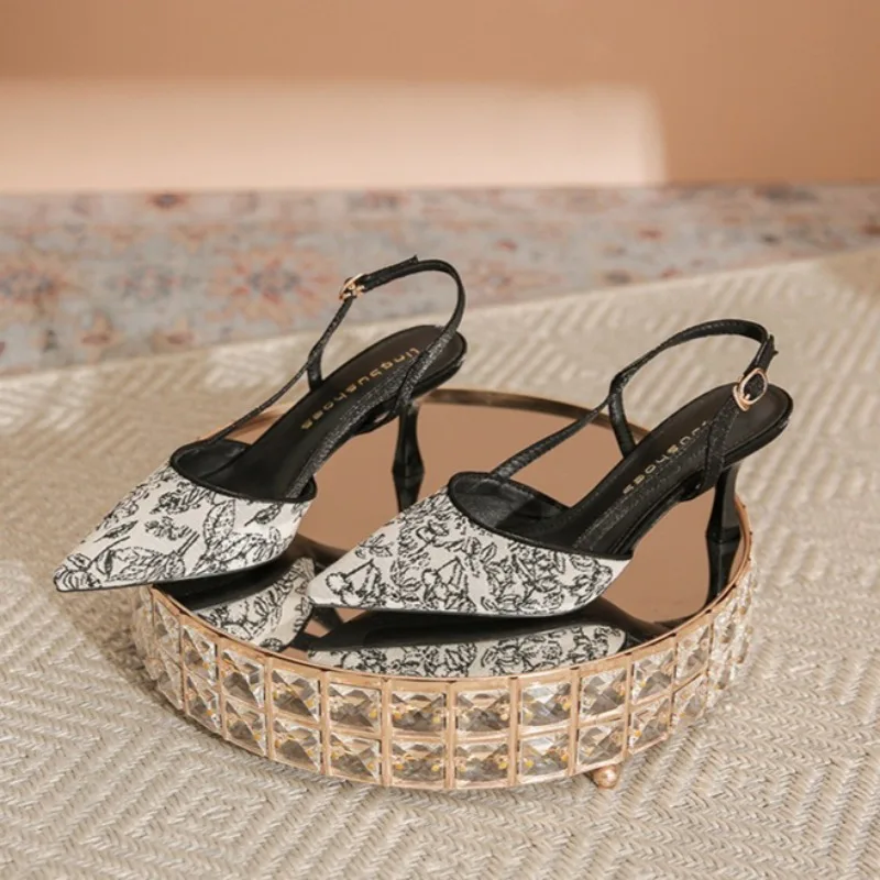 New Women's Shoes Retro Embroidery High Heeled Sandals for Woman French Pointed Tip Casual Shoes Designer Shoes Sandalias Mujer
New Women's Shoes Retro Embroidery High Heeled Sandals for Woman French Pointed Tip Casual Shoes Designer Shoes Sandalias Mujer