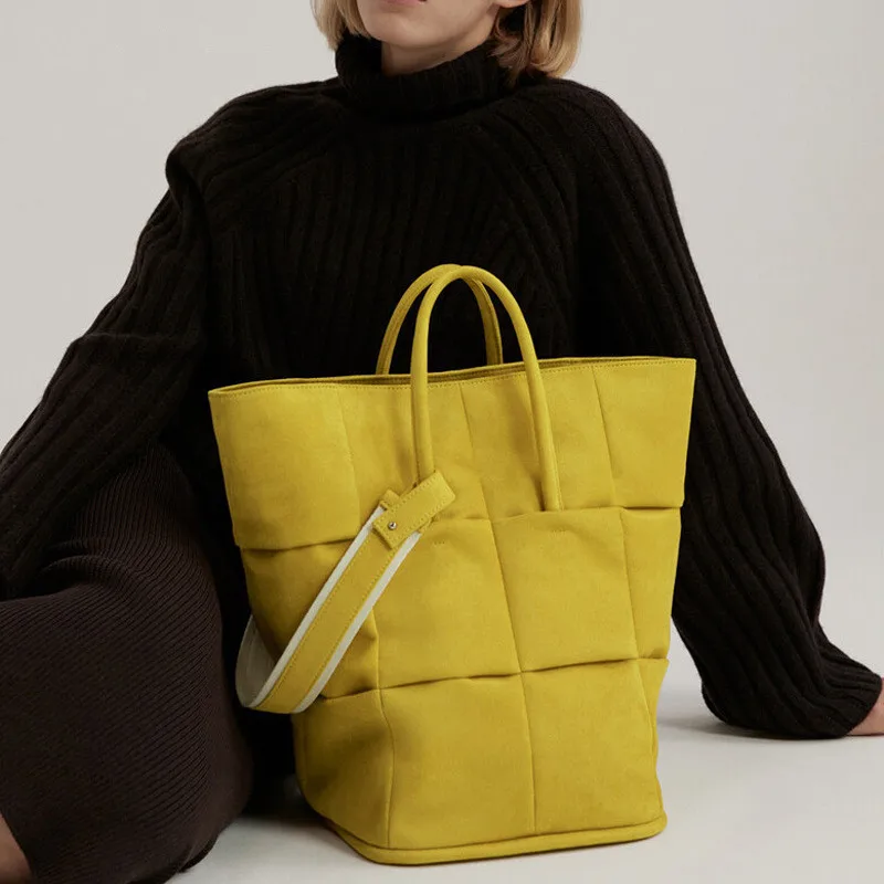 2025 Luxury Women Large Capacity Widen Strap Handbags New Design Travel Tote Bags Simple Underarm Bag Trendy Shoulder Bag
2025 Luxury Women Large Capacity Widen Strap Handbags New Design Travel Tote Bags Simple Underarm Bag Trendy Shoulder Bag