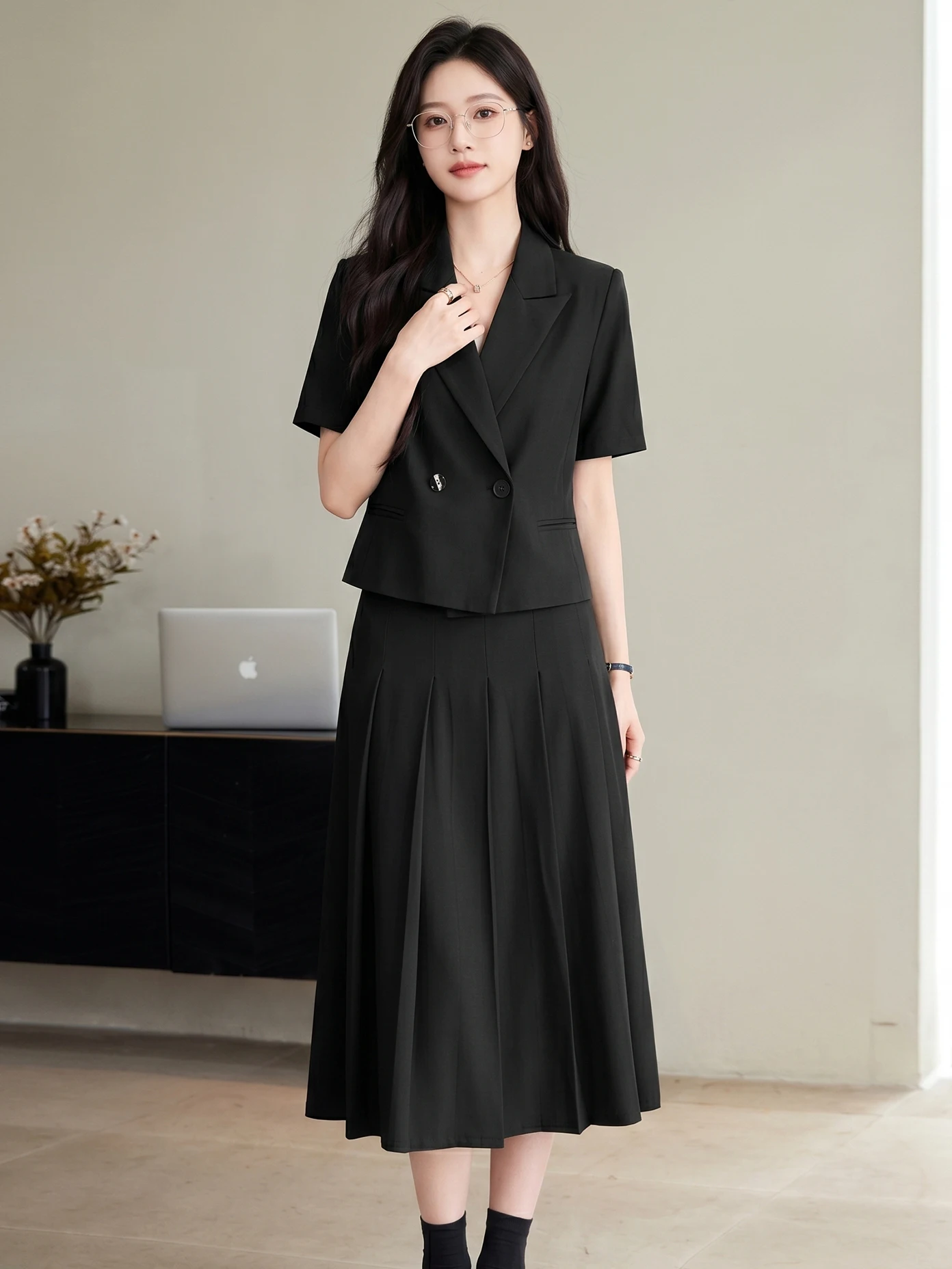 Black Short Suit Jacket Women's Small Size 2026 New Summer Thin Casual High-End Formal Women's Set Polyester Fiber Anti-Wrinkle
Black Short Suit Jacket Women's Small Size 2026 New Summer Thin Casual High-End Formal Women's Set Polyester Fiber Anti-Wrinkle