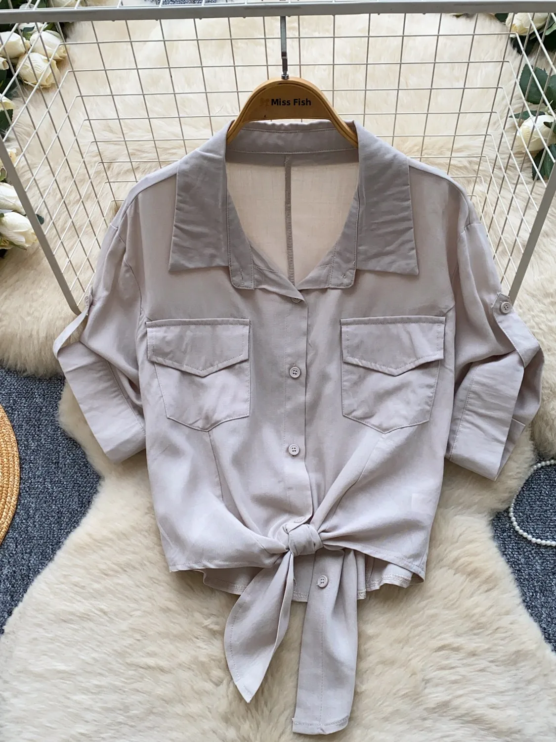 Retro Commuter Style Women's Loose Fit Short Sleeve Shirt Breathable Skin-friendly Tie Design Summer Top Korean Version
Retro Commuter Style Women's Loose Fit Short Sleeve Shirt Breathable Skin-friendly Tie Design Summer Top Korean Version