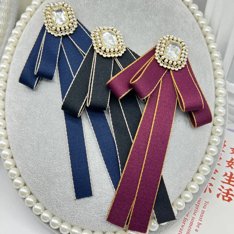 Korean Women's Bow-tie Brooch Pearl Rhinestone Pins Handmade Ribbon Bow Gifts College Style Uniform Suits Shirts Collar Flower
Korean Women's Bow-tie Brooch Pearl Rhinestone Pins Handmade Ribbon Bow Gifts College Style Uniform Suits Shirts Collar Flower