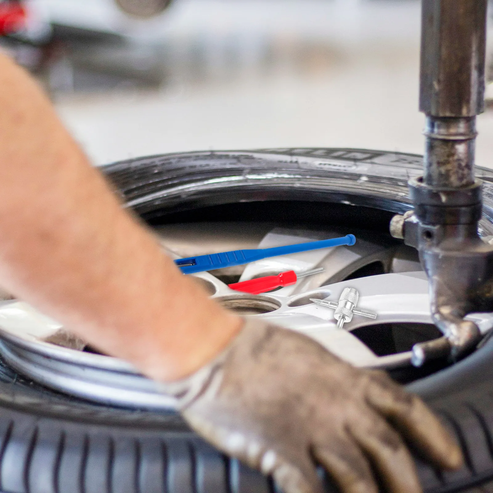 Набор инструментов для снятия и установки вентилей шин, многоразовый, для ремонта шин, с прочной ручкой из алюминиевого сплава, для автомобильных колес
Набор инструментов для снятия и установки вентилей шин, многоразовый, для ремонта шин, с прочной ручкой из алюминиевого сплава, для автомобильных колес