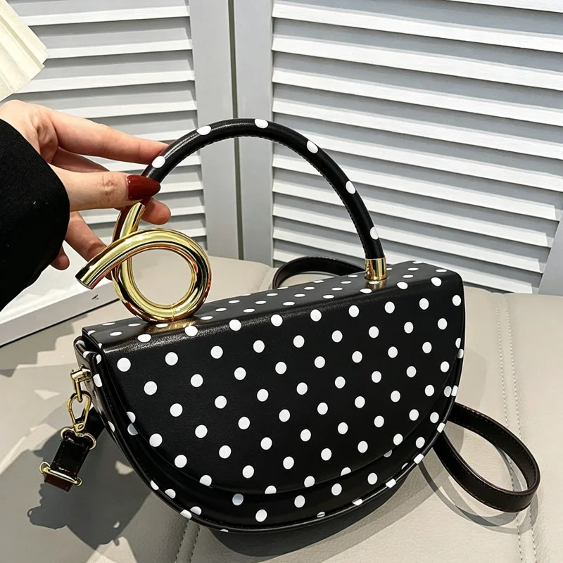 Women Polka Dot Shoulder Bag,korean Fashion Casual Simple Versatile Underarm Bag,work Dating Handbag Niche Design Retro Handbag
Women Polka Dot Shoulder Bag,korean Fashion Casual Simple Versatile Underarm Bag,work Dating Handbag Niche Design Retro Handbag