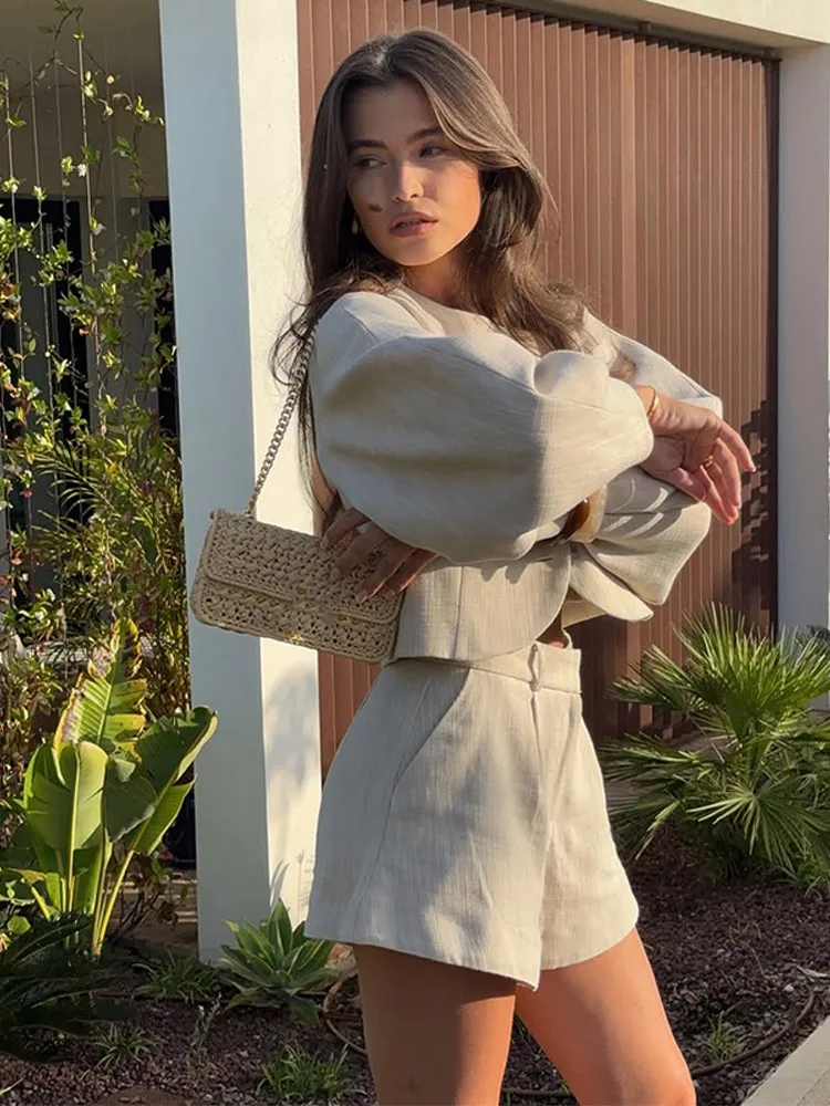 Женский осенне-зимний элегантный комплект с шортами, комплект из двух предметов, укороченный однобортный пиджак с длинными рукавами, пальто, женский шикарный костюм с шортами
Женский осенне-зимний элегантный комплект с шортами, комплект из двух предметов, укороченный однобортный пиджак с длинными рукавами, пальто, женский шикарный костюм с шортами