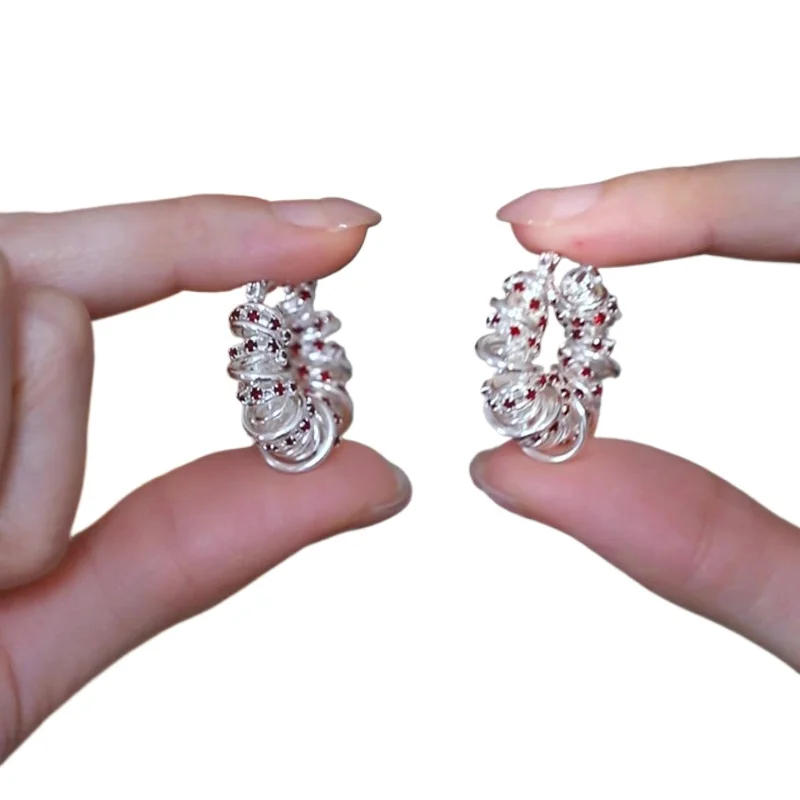 French woven hollow twist stud earrings temperament medium antique earrings exquisite simple earrings
French woven hollow twist stud earrings temperament medium antique earrings exquisite simple earrings