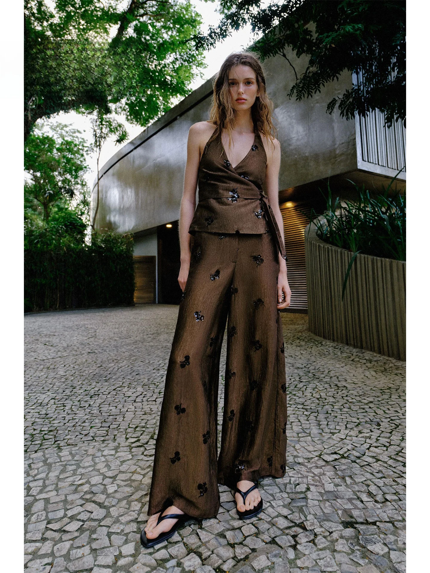 Summer 2026 Casual High Waist Wide Leg Pants Women's Floral Embellished Sequin Decorated Loose Fit Trousers for Ladies
Summer 2026 Casual High Waist Wide Leg Pants Women's Floral Embellished Sequin Decorated Loose Fit Trousers for Ladies