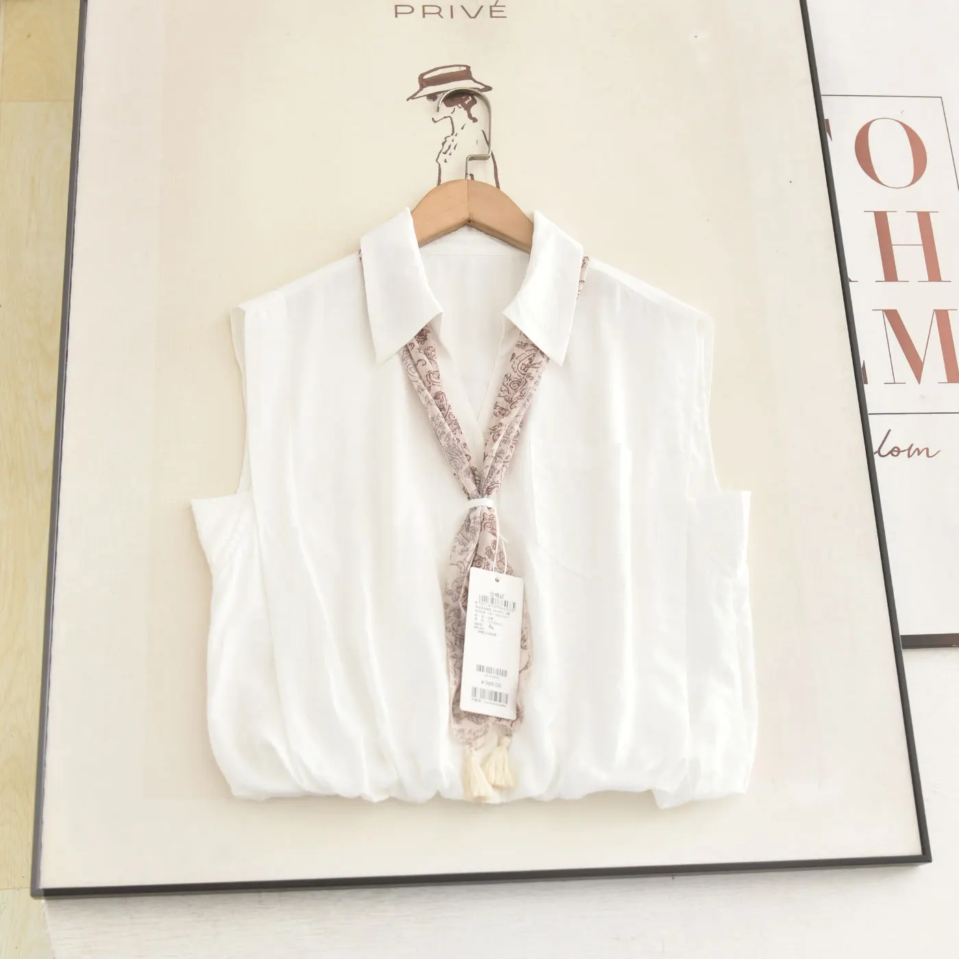 Elegant White Sleeveless Shirt with Silk Scarf Loose Fit Korean Style Women's Fashion Summer 2026 New Design Sensation
Elegant White Sleeveless Shirt with Silk Scarf Loose Fit Korean Style Women's Fashion Summer 2026 New Design Sensation