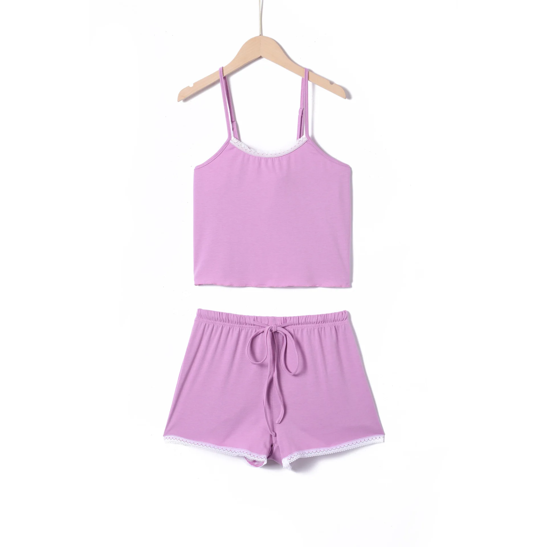 Женский комплект из двух предметов с кружевной отделкой: топ на тонких бретелях и шорты из мягкой трикотажной ткани – идеальный выбор для летнего отдыха
Женский комплект из двух предметов с кружевной отделкой: топ на тонких бретелях и шорты из мягкой трикотажной ткани – идеальный выбор для летнего отдыха