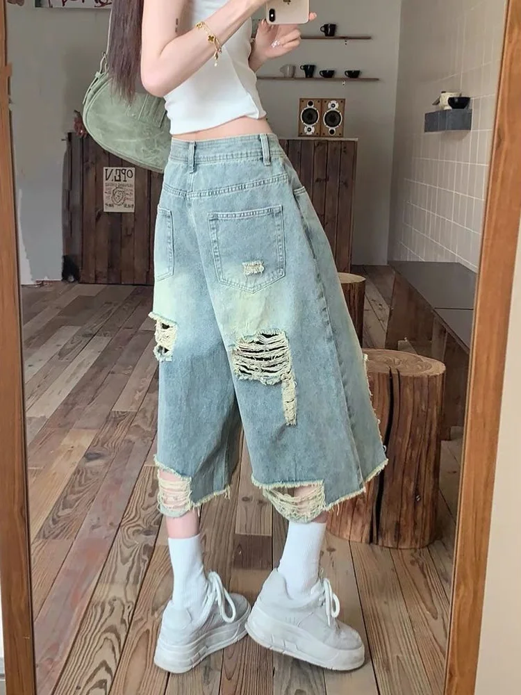 American Style Ripped Hem Seven-Foot Women's Jeans Summer New Wide Leg Design Sense Straight Tube Short Jeans Casual Wear
American Style Ripped Hem Seven-Foot Women's Jeans Summer New Wide Leg Design Sense Straight Tube Short Jeans Casual Wear