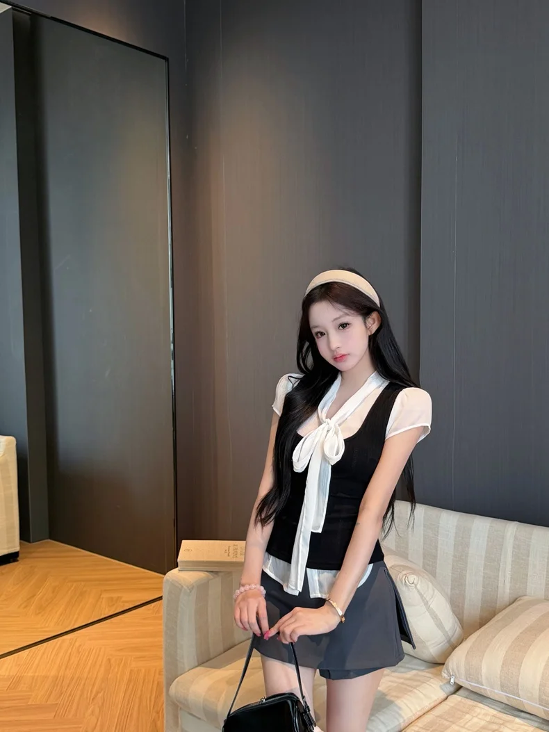 Black Sleeveless Vest And Short Sleeve Shirt Women's Summer Bodycon Skirt Two-Piece Set Fashionable Miu Style Ensemble
Black Sleeveless Vest And Short Sleeve Shirt Women's Summer Bodycon Skirt Two-Piece Set Fashionable Miu Style Ensemble