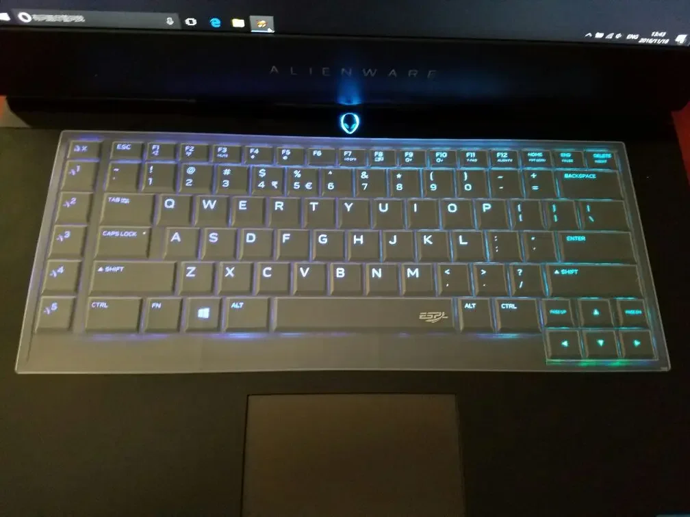 Прозрачный силиконовый защитный чехол для клавиатуры ноутбука для Alienware 15 R2 R3 R4 AW15R2 AW15R3 AW15R4 15,6 дюйма 2015-2018 гг.
Прозрачный силиконовый защитный чехол для клавиатуры ноутбука для Alienware 15 R2 R3 R4 AW15R2 AW15R3 AW15R4 15,6 дюйма 2015-2018 гг.