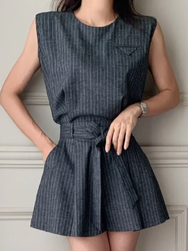 Шикарный комплект: полосатый жилет, пояс с узлом, широкие брюки-шорты, юбка. Летний повседневный наряд для школы и улицы.
Шикарный комплект: полосатый жилет, пояс с узлом, широкие брюки-шорты, юбка. Летний повседневный наряд для школы и улицы.