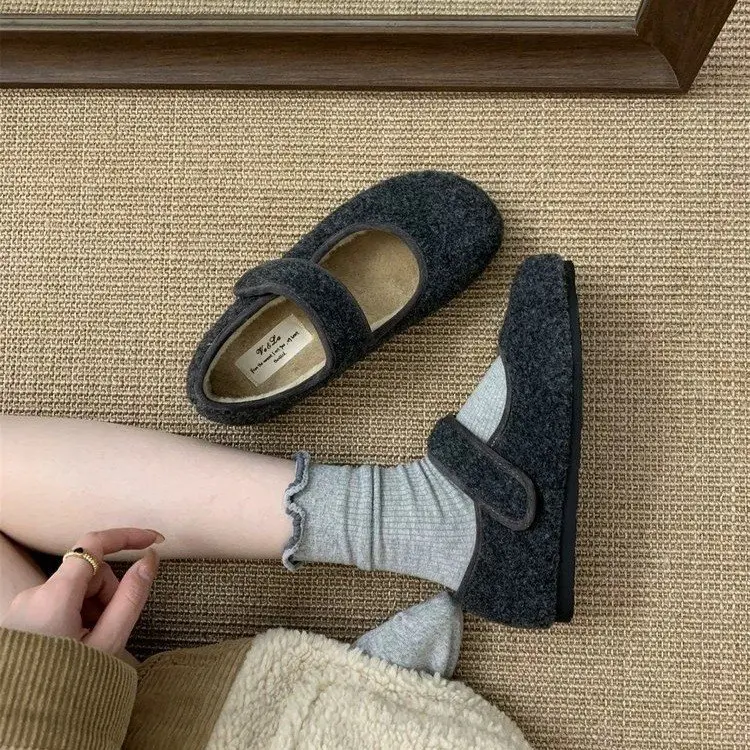 Sexy Simple Outer Wear Warm Cotton Shoes Autumn and Winter New Fashion Versatile Plus Velvet Casual Flat Shoes for Women
Sexy Simple Outer Wear Warm Cotton Shoes Autumn and Winter New Fashion Versatile Plus Velvet Casual Flat Shoes for Women