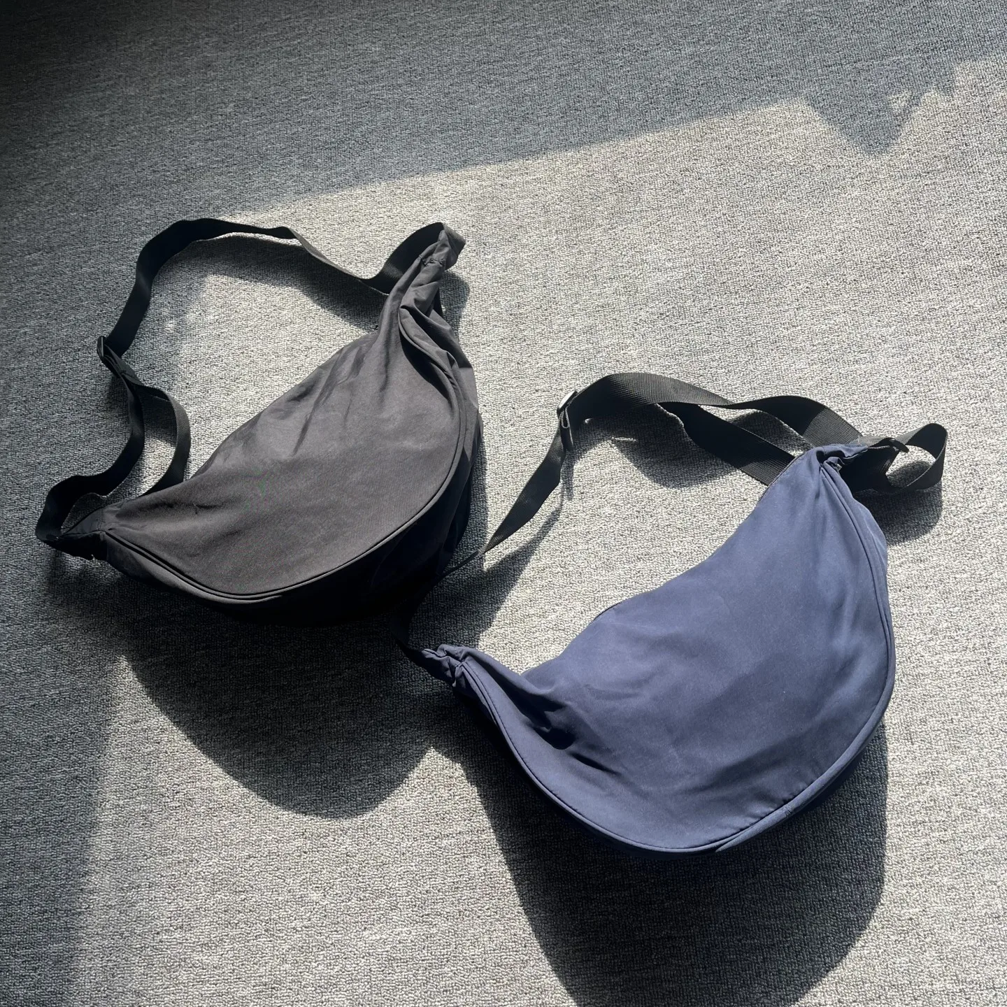 Casual Dumpling Shaped Nylon Crossbody Bag for Men And Women Large Capacity Commuter Shoulder Bag Simple Style Leisure Trend
Casual Dumpling Shaped Nylon Crossbody Bag for Men And Women Large Capacity Commuter Shoulder Bag Simple Style Leisure Trend