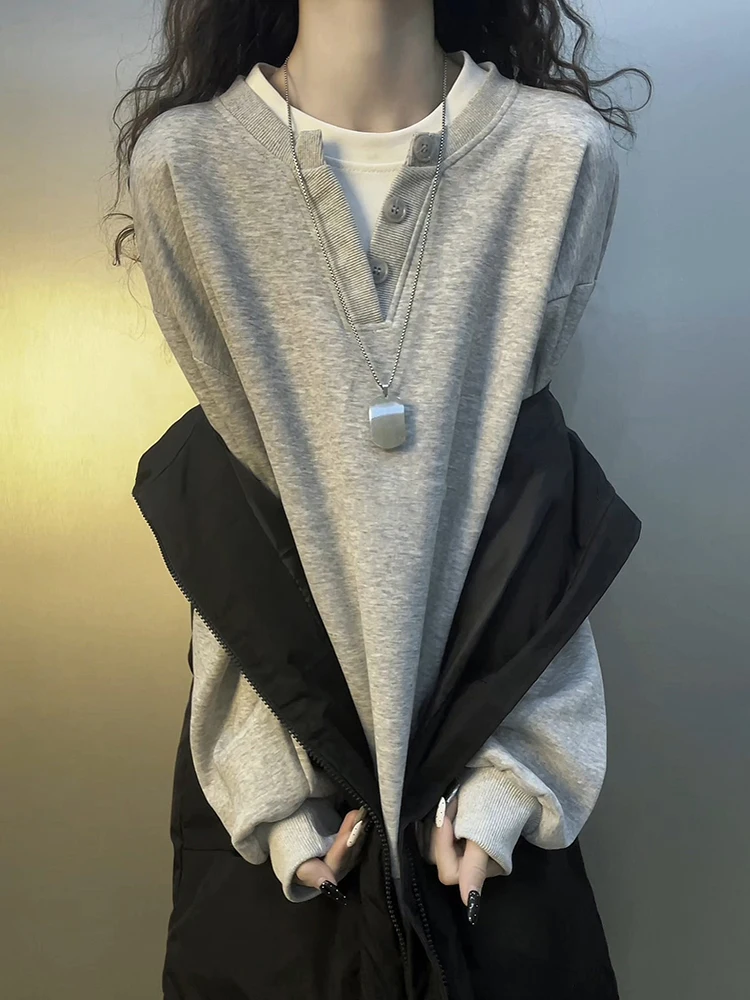 Light ey Button up Fake Two-Piece Men's Sweatirt Long Sve V-Ne T-irt American Sle Inner irt Spring Autumn
Light ey Button up Fake Two-Piece Men's Sweatirt Long Sve V-Ne T-irt American Sle Inner irt Spring Autumn