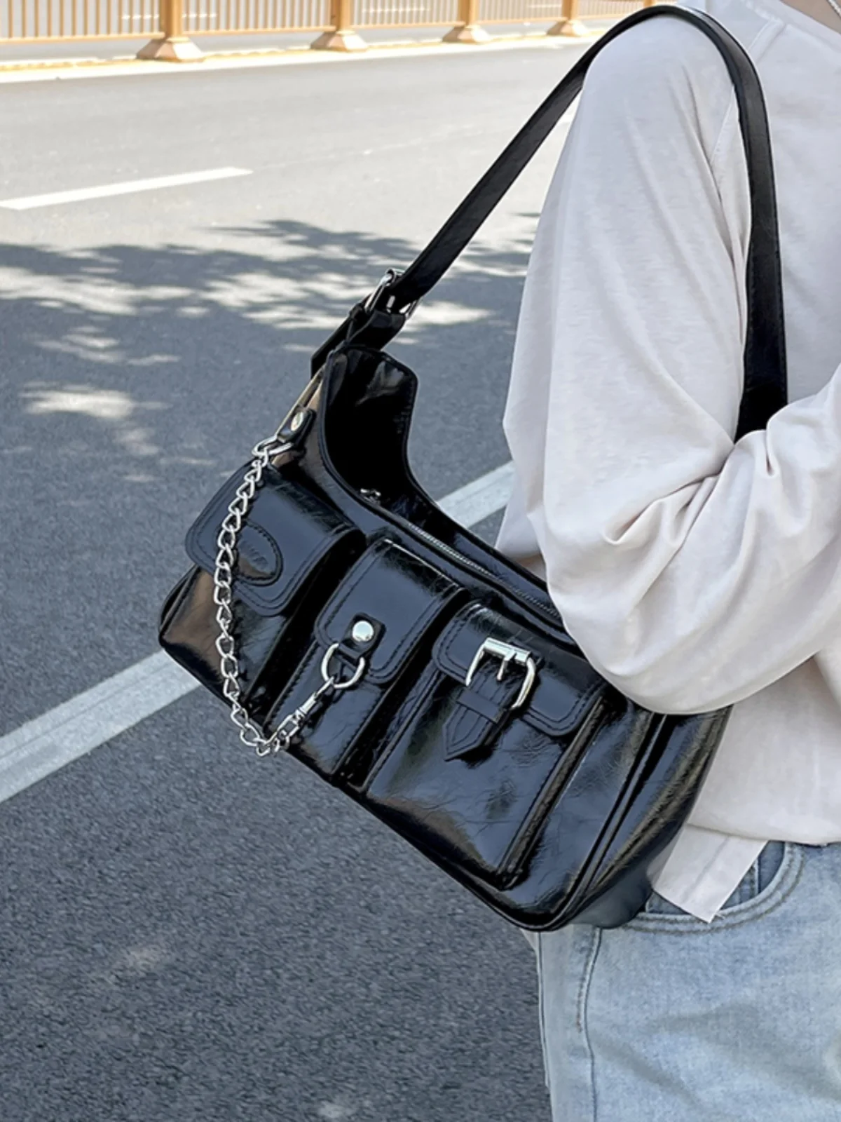 Niche design bag 2023 new women's bag fashion Messenger bag shoulder underarm bag
Niche design bag 2023 new women's bag fashion Messenger bag shoulder underarm bag