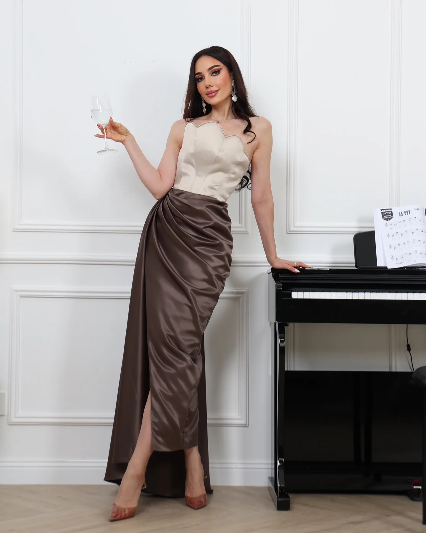 Customized Exquisite Satin Evening Dresses Temperament Sleeveless Strapless Celebrity Gowns Custom Size Bespoke Occasion Gowns
Customized Exquisite Satin Evening Dresses Temperament Sleeveless Strapless Celebrity Gowns Custom Size Bespoke Occasion Gowns
