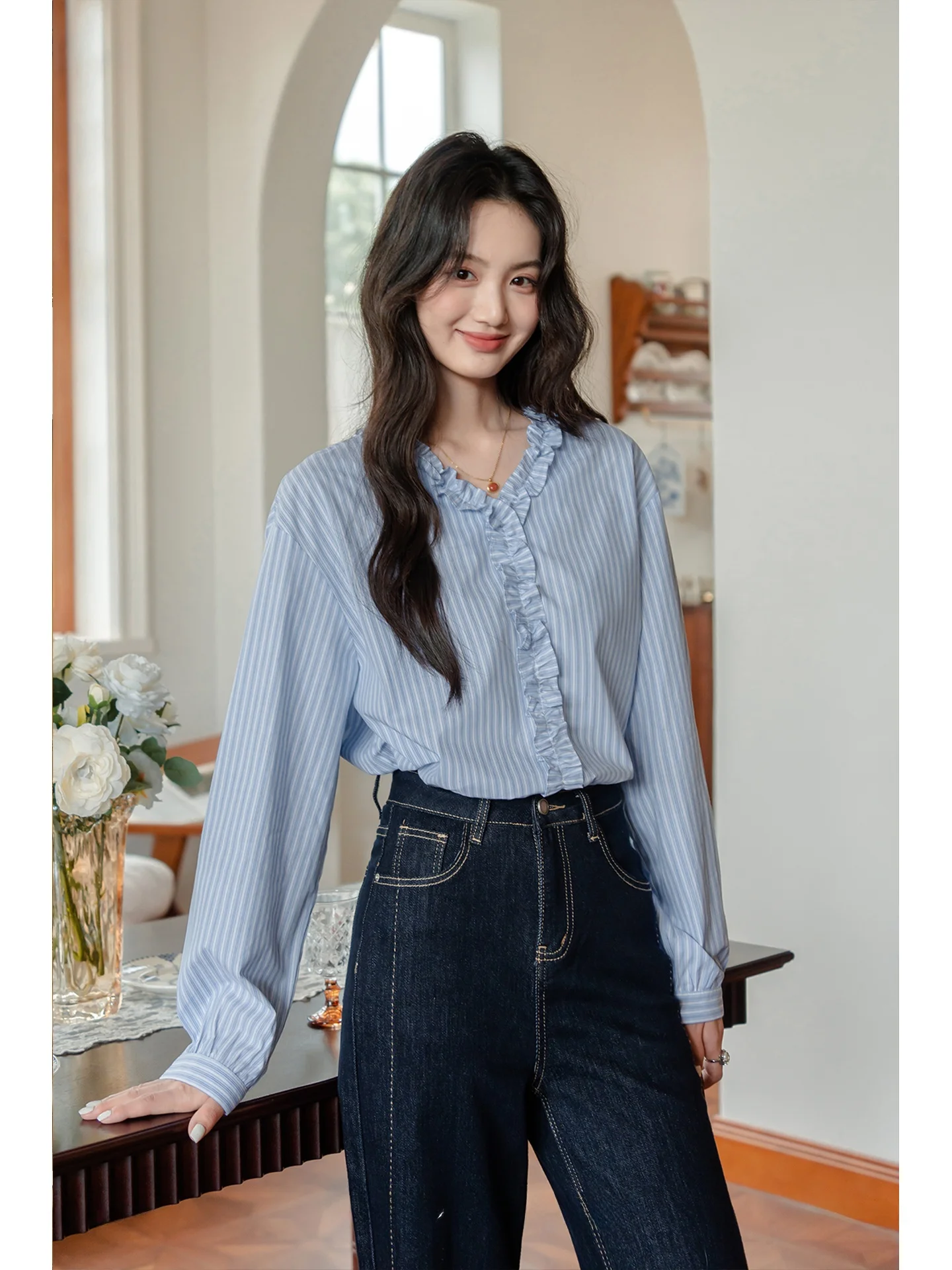 Ele Blue Striped Long Sve V-Ne Women's irt Early Autumn Cotton Gauze Loose Fit French Sle Faion Commute irt
Ele Blue Striped Long Sve V-Ne Women's irt Early Autumn Cotton Gauze Loose Fit French Sle Faion Commute irt