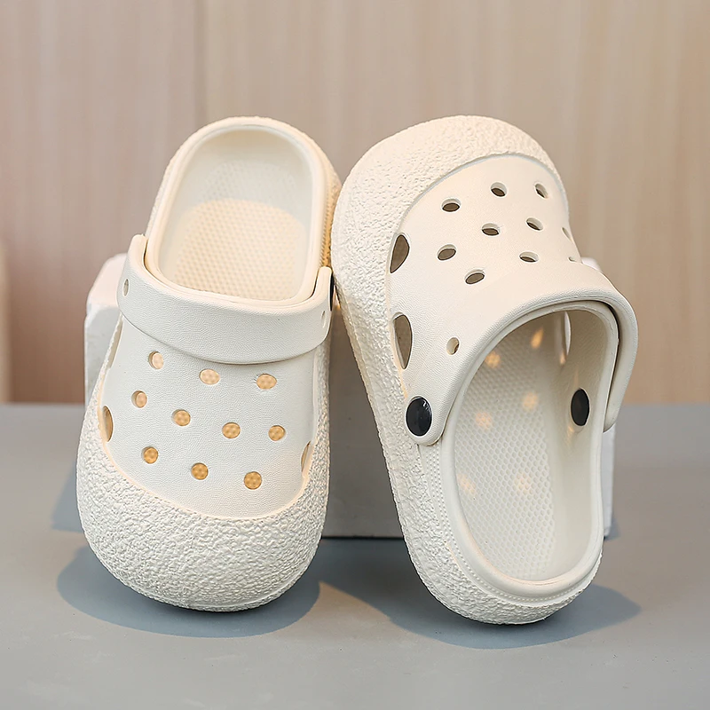 A pair of children's summer anti-kick toe-through slippers with soft sole and anti-slip feature, two-piece flip-flops,ZZ-460
A pair of children's summer anti-kick toe-through slippers with soft sole and anti-slip feature, two-piece flip-flops,ZZ-460