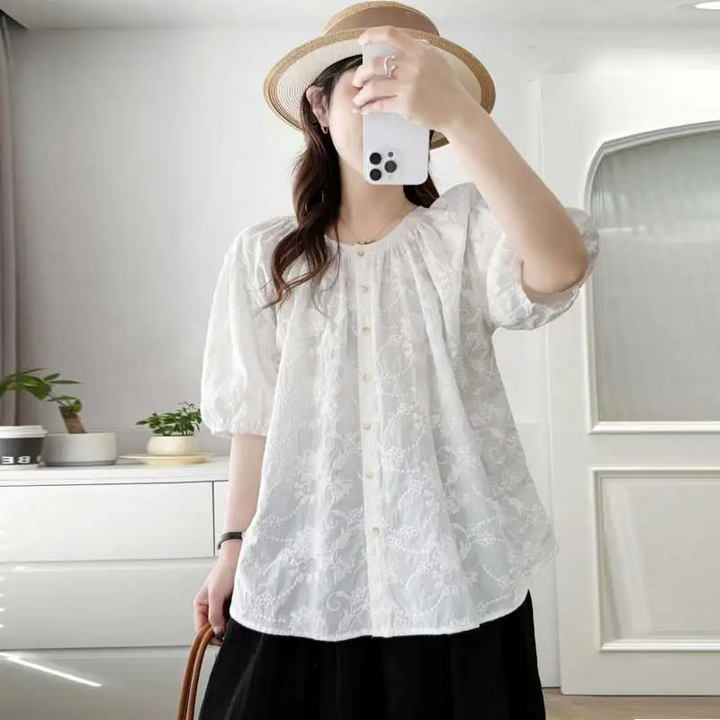 Japanese Sweet Mori Girl Flower Embroidery Cotton Shirts Women Summer New O-Neck Short Sleeve Solid Color Casual Loose Blouse
Japanese Sweet Mori Girl Flower Embroidery Cotton Shirts Women Summer New O-Neck Short Sleeve Solid Color Casual Loose Blouse