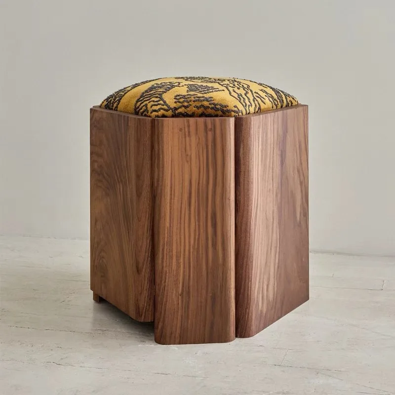 Solid wood round dining stool shoe change stool household sofa pedal
Solid wood round dining stool shoe change stool household sofa pedal