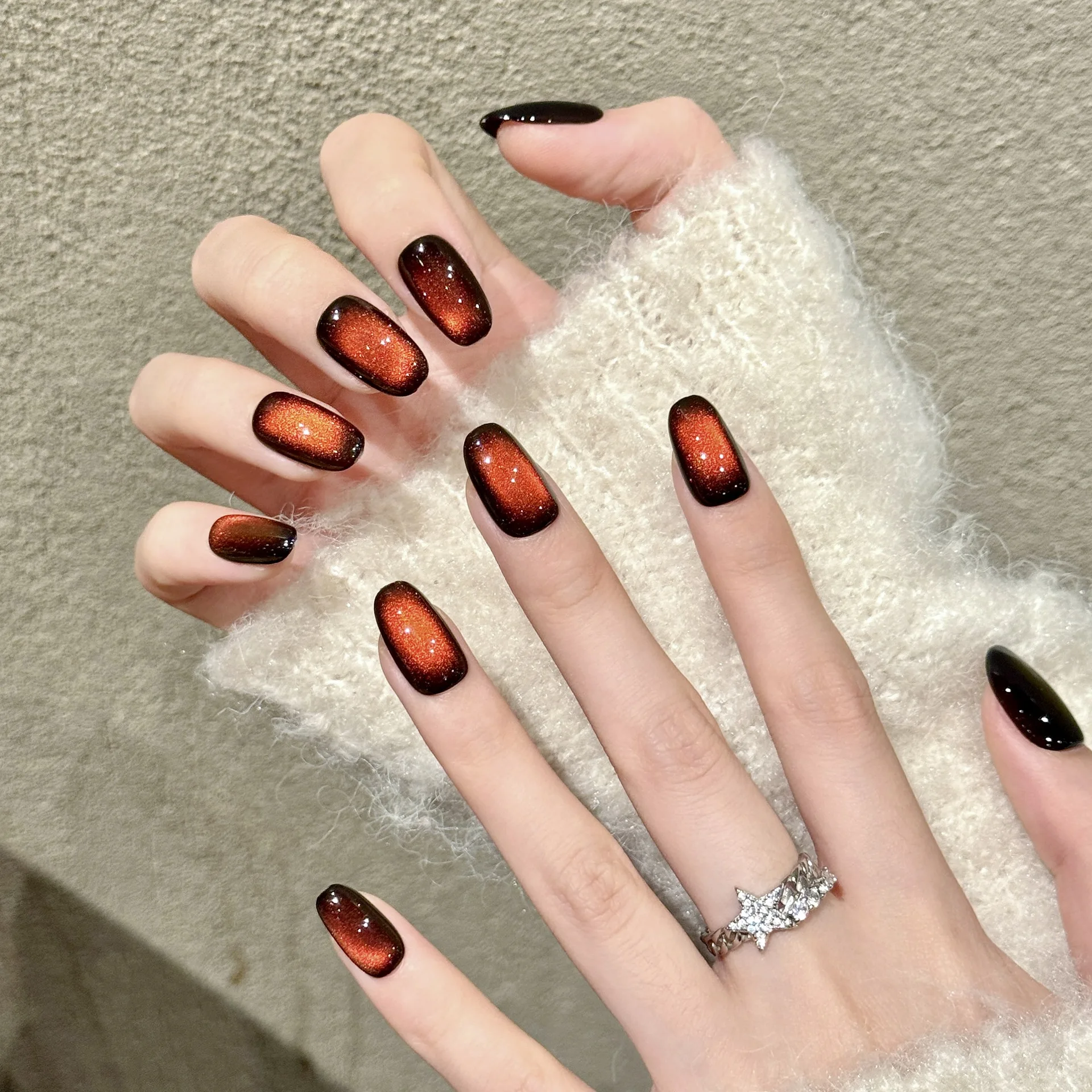 10pcs Red Short Oval Handmade False Nails Art Solid Color Cat's Eye Full Cover Nail Tips Wearable Fashion Press on Fake Nails
10pcs Red Short Oval Handmade False Nails Art Solid Color Cat's Eye Full Cover Nail Tips Wearable Fashion Press on Fake Nails