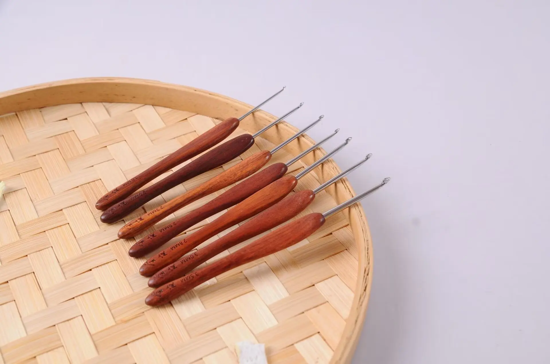 Gold Mountain Blood Camphor Wood Handle Stainl Steel Crochet Needle High Precision Yarn Knitting Tool Doll ing Kit
Gold Mountain Blood Camphor Wood Handle Stainl Steel Crochet Needle High Precision Yarn Knitting Tool Doll ing Kit