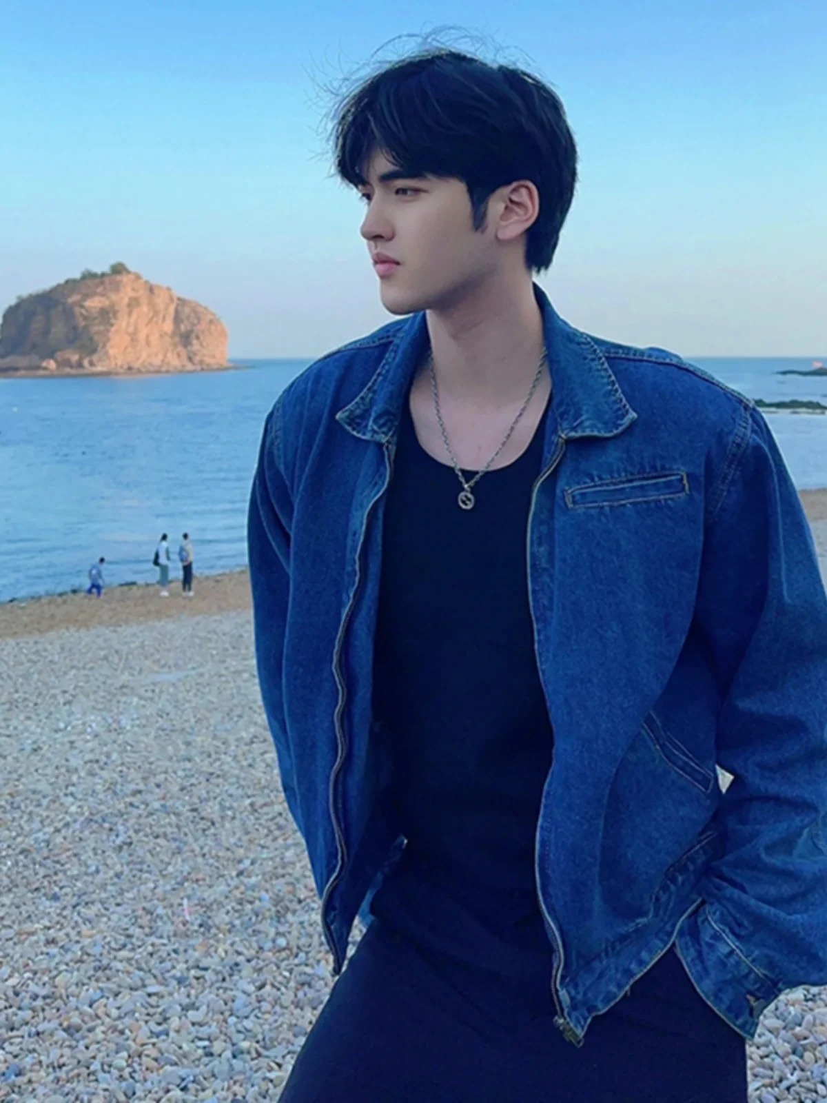 Мужская джинсовая куртка Deep Blue с подкладкой на плечах, весенне-осенняя, в корейском стиле, модная верхняя одежда, крутая джинсовая рубашка
Мужская джинсовая куртка Deep Blue с подкладкой на плечах, весенне-осенняя, в корейском стиле, модная верхняя одежда, крутая джинсовая рубашка