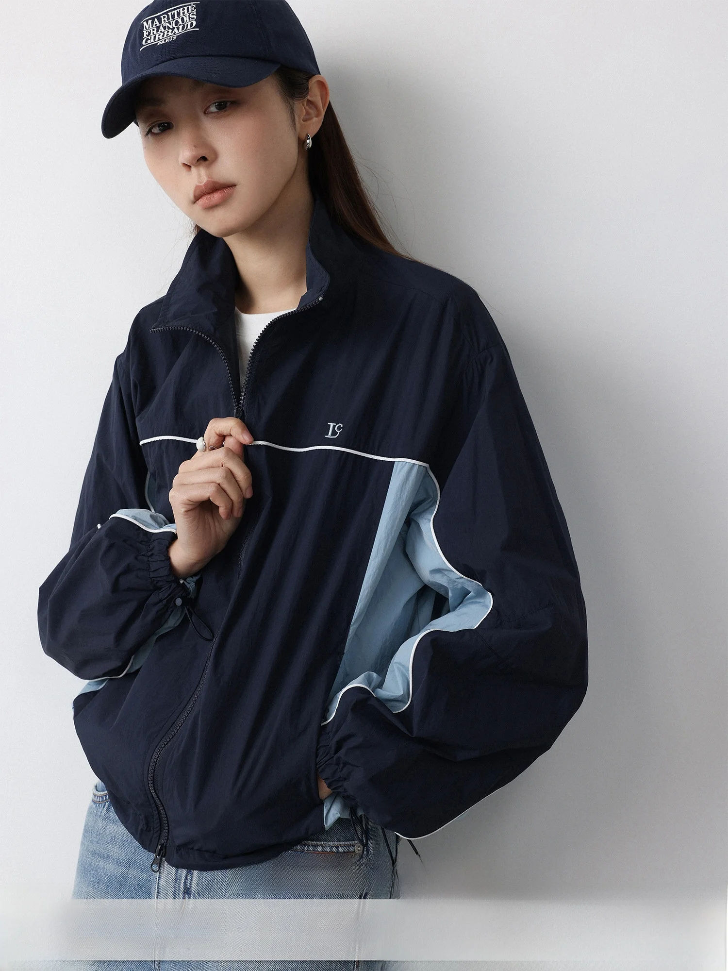 Lowcalorie Retro Sports Style Color Block Long Sleeve Stand Collar Jacket Running Outerwear Casual Loose Fit Nylon Fabric
Lowcalorie Retro Sports Style Color Block Long Sleeve Stand Collar Jacket Running Outerwear Casual Loose Fit Nylon Fabric