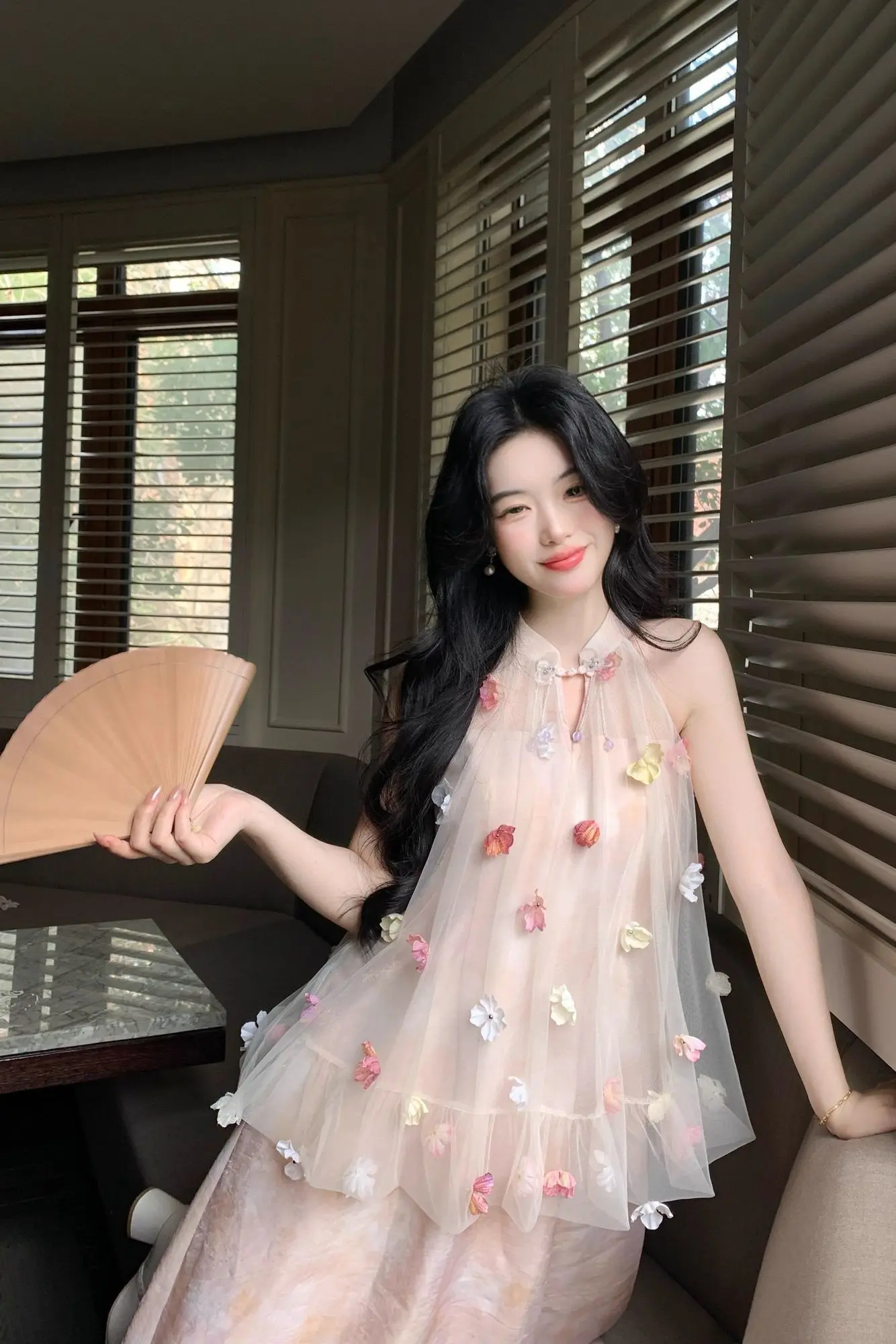 Korean Style 3D Floral Sheer Halter Top + New Chinese Fashion Skirt Set Women's Elegant Two-Piece Outfit Summer 2024 Trendy
Korean Style 3D Floral Sheer Halter Top + New Chinese Fashion Skirt Set Women's Elegant Two-Piece Outfit Summer 2024 Trendy