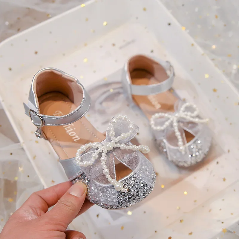 Sweet Girls Beading Sandals Summer Wedding Party Kids Princess Sequins Flat Sandals Bowknot Fashion Children Hollow-out Sandals
Sweet Girls Beading Sandals Summer Wedding Party Kids Princess Sequins Flat Sandals Bowknot Fashion Children Hollow-out Sandals