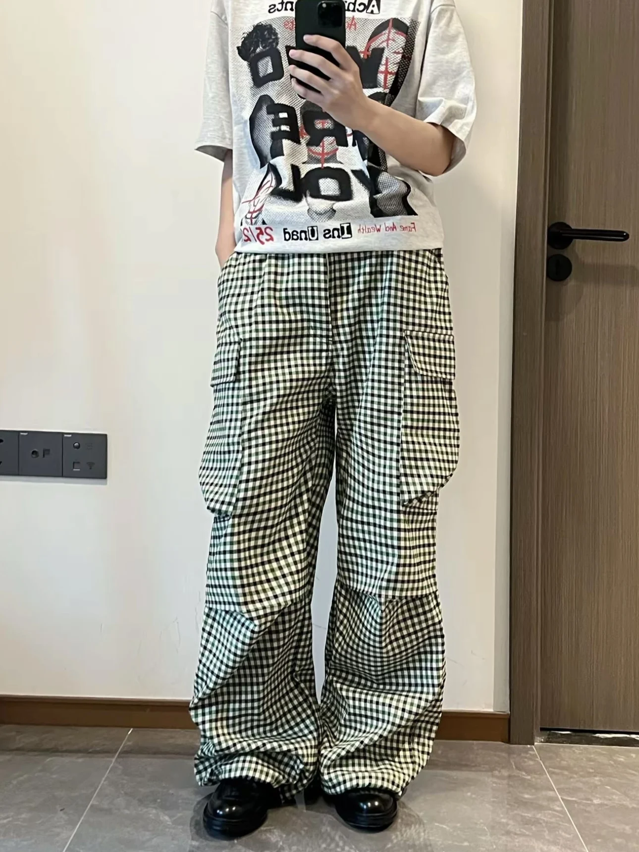 American Streetwear een Plaid Large ket Work Pants Loose Casual Wide Leg Trousers for Men And Women Comfortable Fit
American Streetwear een Plaid Large ket Work Pants Loose Casual Wide Leg Trousers for Men And Women Comfortable Fit