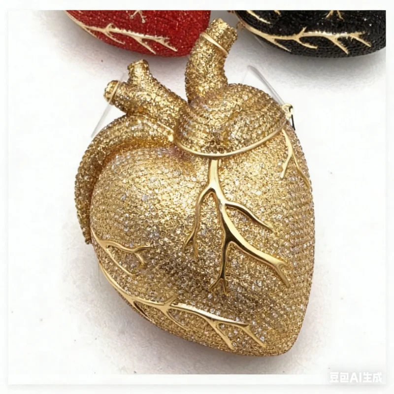 Вечерняя сумка-клатч с цепочкой в виде сердца, украшенная бриллиантами и бирюзовыми стразами, для вечеринок и банкетов
Вечерняя сумка-клатч с цепочкой в виде сердца, украшенная бриллиантами и бирюзовыми стразами, для вечеринок и банкетов