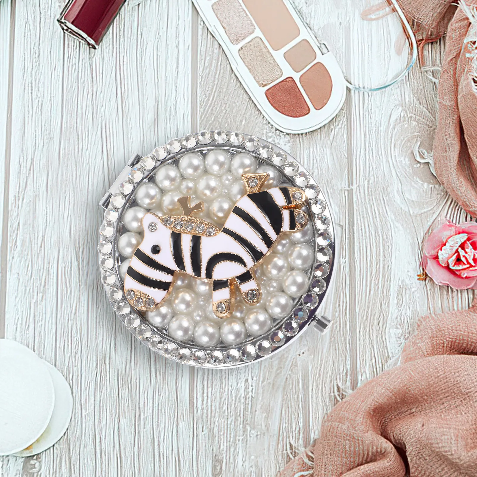 Милое маленькое портативное компактное дорожное зеркало для женщин, для сумочки, для использования на улице, удобное персональное зеркальце
Милое маленькое портативное компактное дорожное зеркало для женщин, для сумочки, для использования на улице, удобное персональное зеркальце