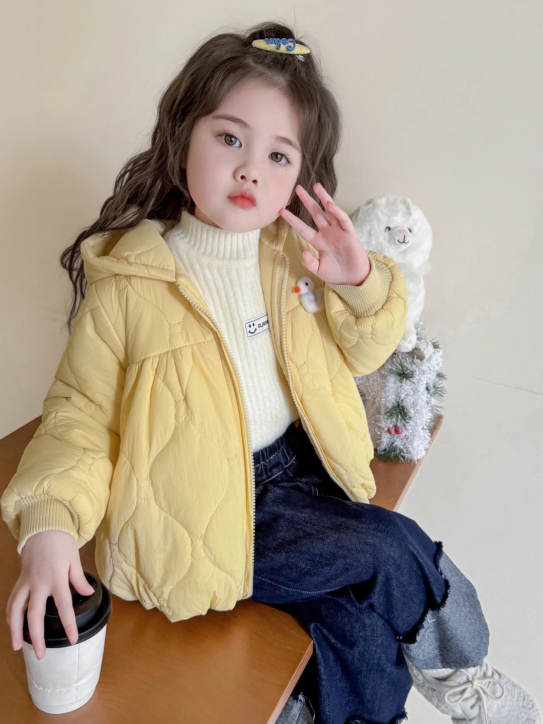 Хлопковая тюремная зимняя одежда для девочек, новинка 2025 года, модное милое детское теплое хлопковое пальто на подкладке Duling Fce, топ для маленьких девочек
Хлопковая тюремная зимняя одежда для девочек, новинка 2025 года, модное милое детское теплое хлопковое пальто на подкладке Duling Fce, топ для маленьких девочек